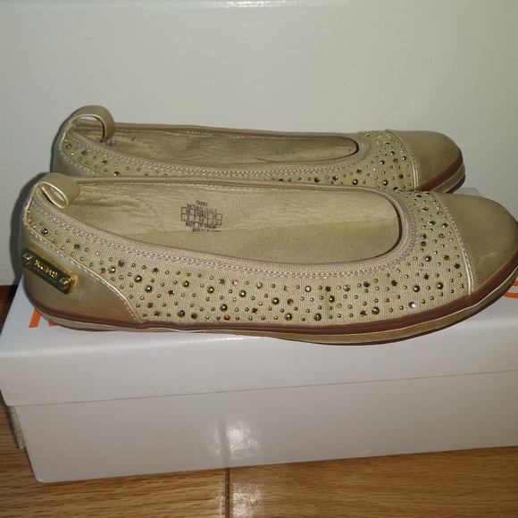 MICHEAL KORS Natural Gold Capri Flats - Picture 3 of 13